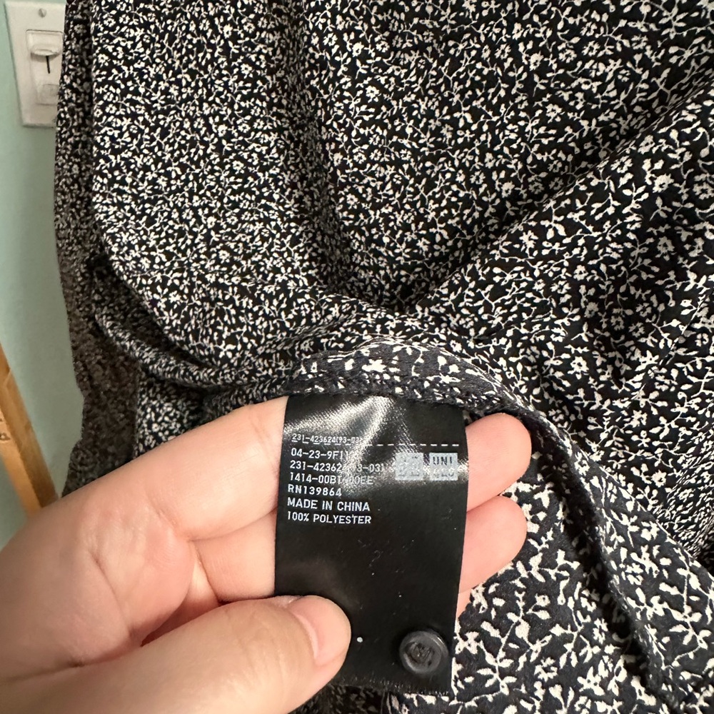 Uniqlo Black Floral Crewneck Blouse - Picture 7 of 7